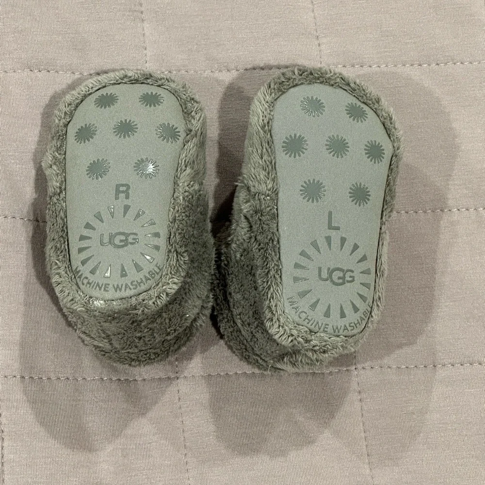 UGG Bixbee bootie in 0/1M - Picture 6 of 6